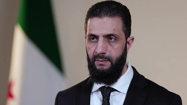 لا تُلبسوا رجلًا ثوبًا لم يلبسه… فيفسد عليكم دينكم ودنياكم.